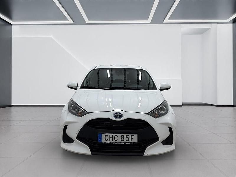 Begagnad Toyota Yaris 2022 Vit Halvkombi