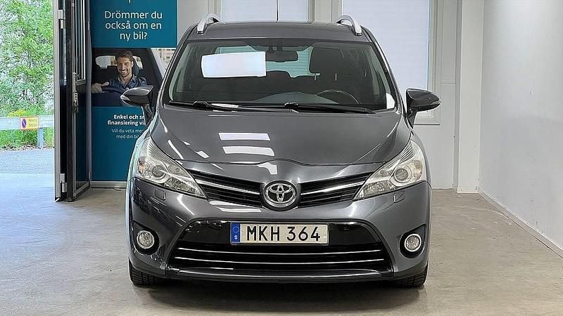 Begagnad Toyota Verso 112 HK (82 kW) 2014 Mörkgrå Minibuss