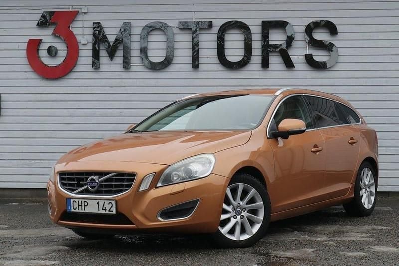 Begagnad Volvo V60 Summum 305 HK (224 kW) 2012 Brun Kombi