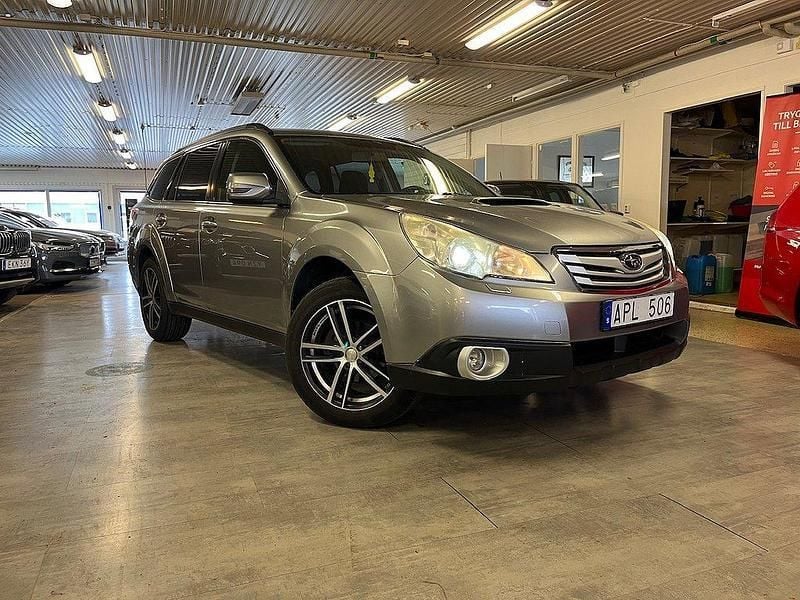 Silver Begagnad 2010 Subaru Outback SUV | 69 000 kr (Lite dyr) - Bild 1/4