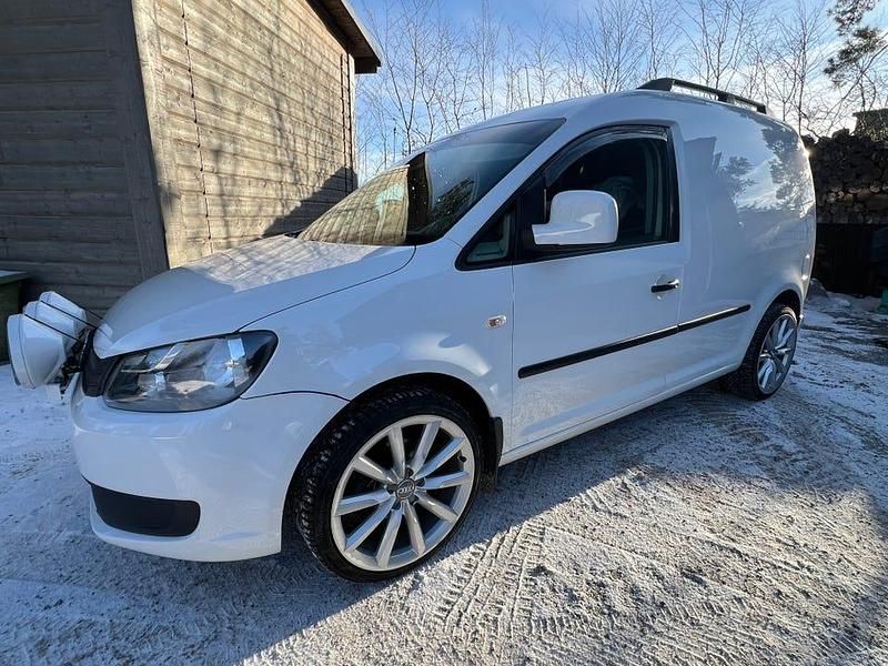 Begagnad VW Caddy 102 HK (75 kW) 2012 Minibuss