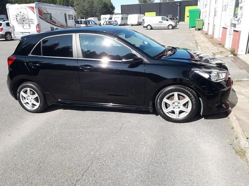 Svart Begagnad 2021 Kia Rio GT-Line Halvkombi | 169 900 kr (Bra pris) - Bild 1/4