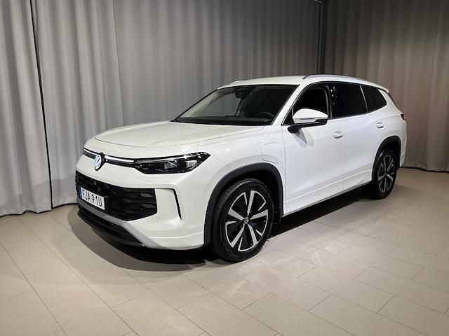 Vit Begagnad 2025 VW Tayron Edition SUV | 524 900 kr - Bild 1/4