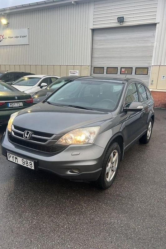 Gråmetallic Begagnad 2011 Honda CR-V SUV | 89 900 kr (Marknadspris) - Bild 1/4