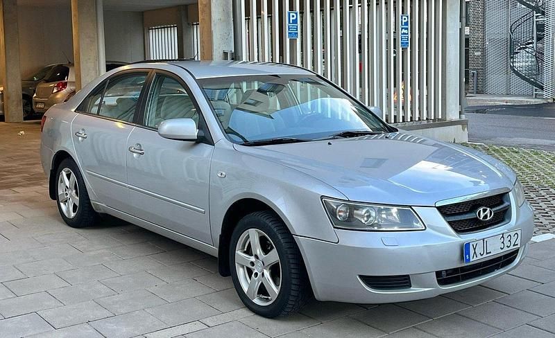 Silver Begagnad 2006 Hyundai Sonata Sedan | 21 000 kr (Bra pris) - Bild 1/4