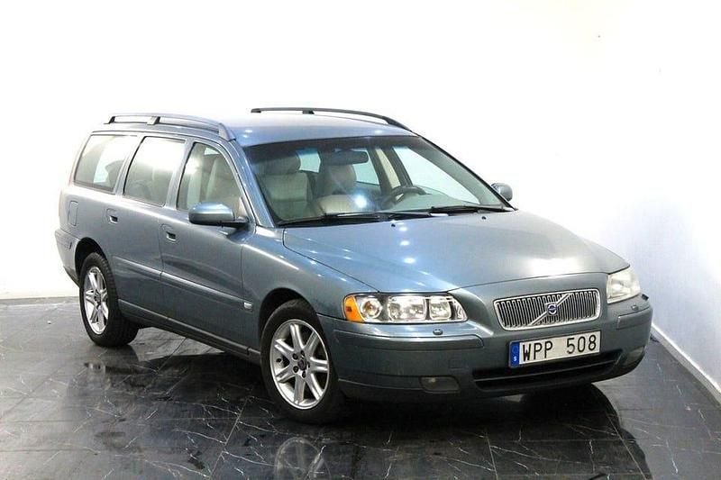 Grön Begagnad 2005 Volvo V70 Kinetic Kombi | 39 899 kr (Marknadspris) - Bild 1/4