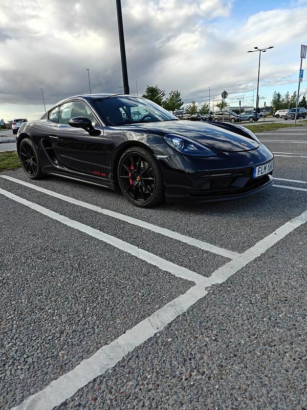 Begagnad Porsche 718 Cayman GTS 400 HK (294 kW) 2020 Jet black