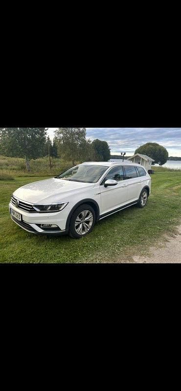 Vit Begagnad 2016 VW Passat Alltrack Kombi | 148 000 kr (Marknadspris) - Bild 1/4