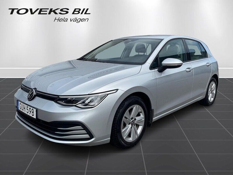 Silver (reflex silver metallic) Begagnad 2022 VW Golf VIII Kombi | 249 900 kr (Bra pris) - Bild 1/4