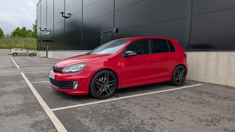 Röd Begagnad 2012 VW Golf VII Edition Halvkombi | 118 000 kr (Superpris) - Bild 1/4