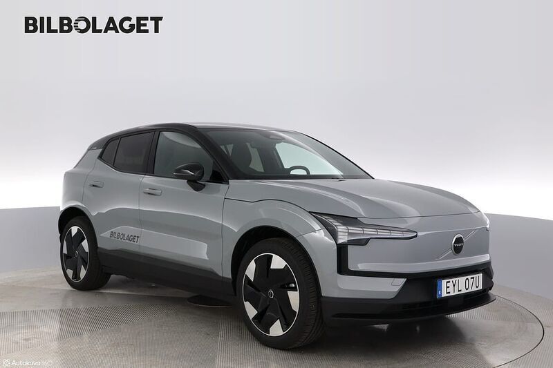Grå Begagnad 2024 Volvo EX30 Single Motor Extended Range SUV | 399 800 kr (Marknadspris) - Bild 1/4