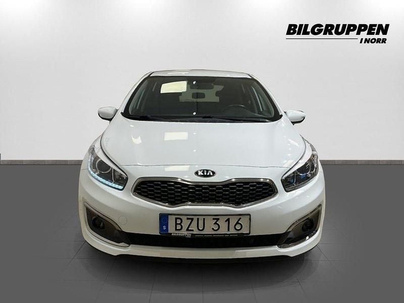 Begagnad Kia Ceed 101 HK (74 kW) 2018 Vit Halvkombi