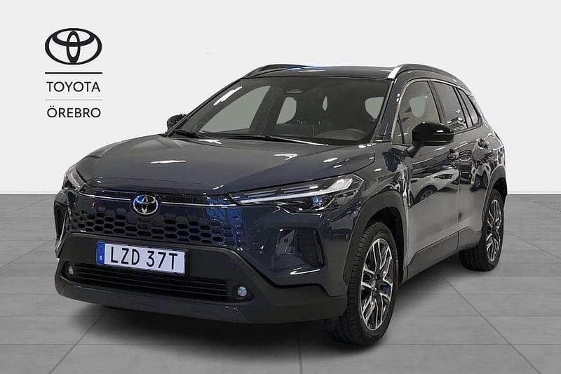 Silver Ny 2025 Toyota Corolla Cross Executive SUV | 439 900 kr (Marknadspris) - Bild 1/4