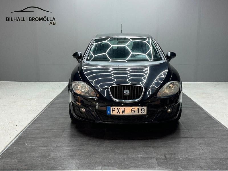 Svart Begagnad 2011 Seat Leon Style Halvkombi | 49 900 kr (Marknadspris) - Bild 1/4