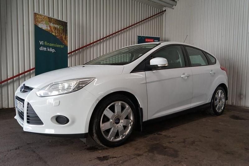 Begagnad Ford Focus Trend 105 HK (77 kW) 2013 Vit