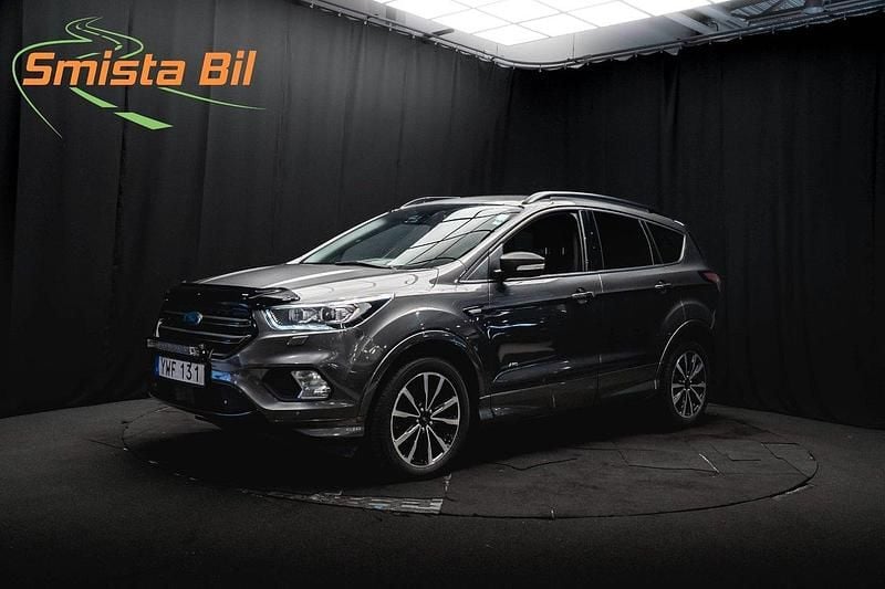 Grå Begagnad 2017 Ford Kuga ST-Line SUV | 179 800 kr (Lite dyr) - Bild 1/3
