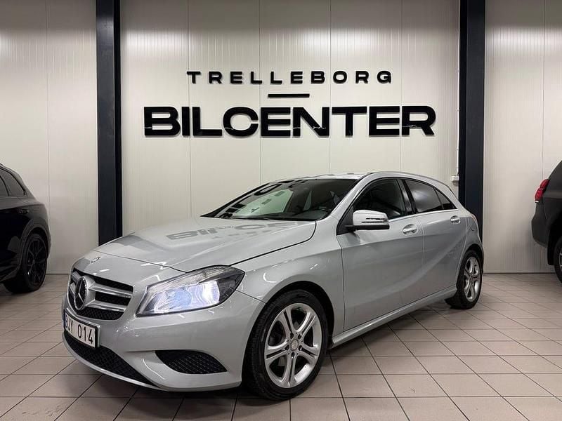 Silver Begagnad 2013 Mercedes A180 Urban Halvkombi | 109 900 kr (Bra pris) - Bild 1/4
