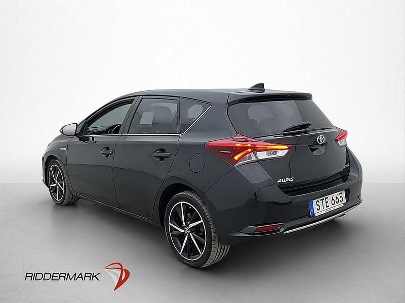 Begagnad Toyota Auris Hybrid 136 HK (100 kW) 2017 Svart Halvkombi
