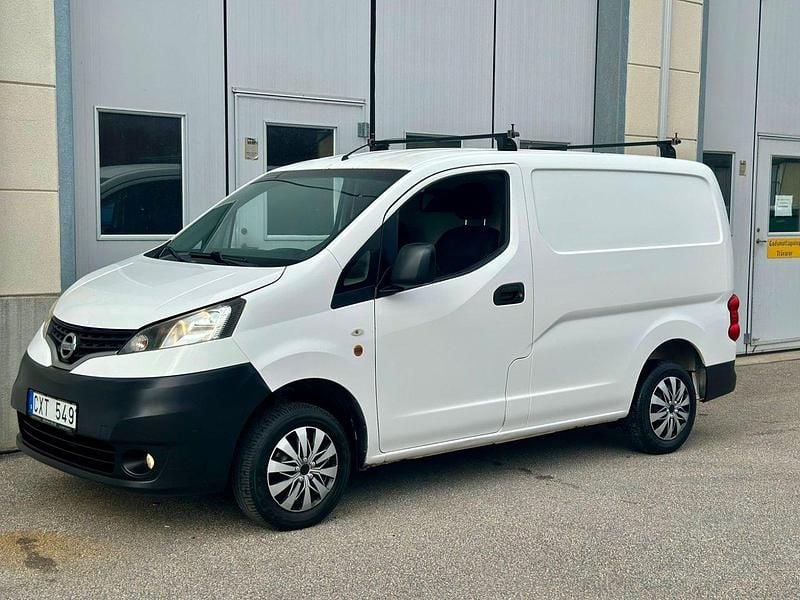 Vit Begagnad 2013 Nissan NV200 Van | 49 000 kr (Marknadspris) - Bild 1/4