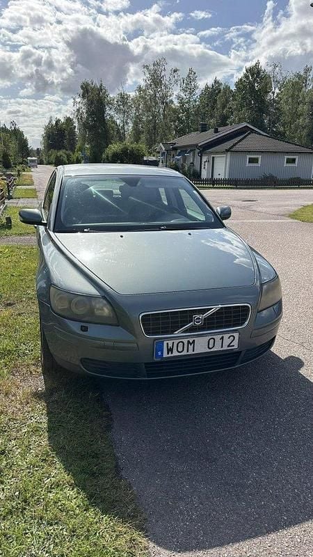 Grön Begagnad 2005 Volvo S40 Sedan | 35 000 kr (Bra pris) - Bild 1/4