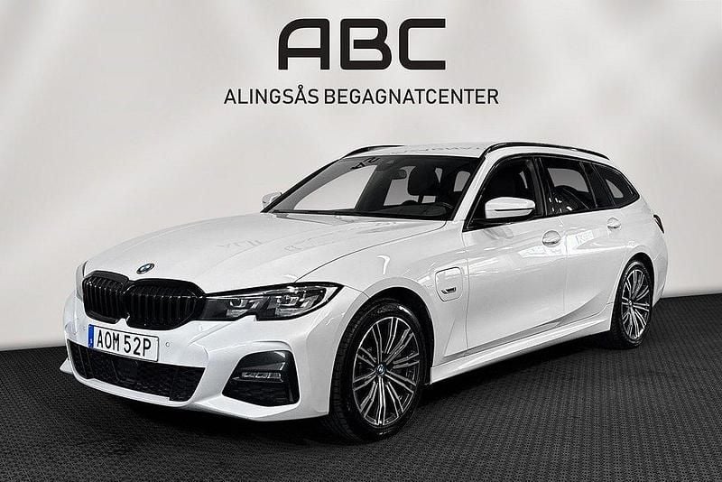 Vit Begagnad 2022 BMW 330e M Sport Kombi | 285 000 kr (Marknadspris) - Bild 1/4