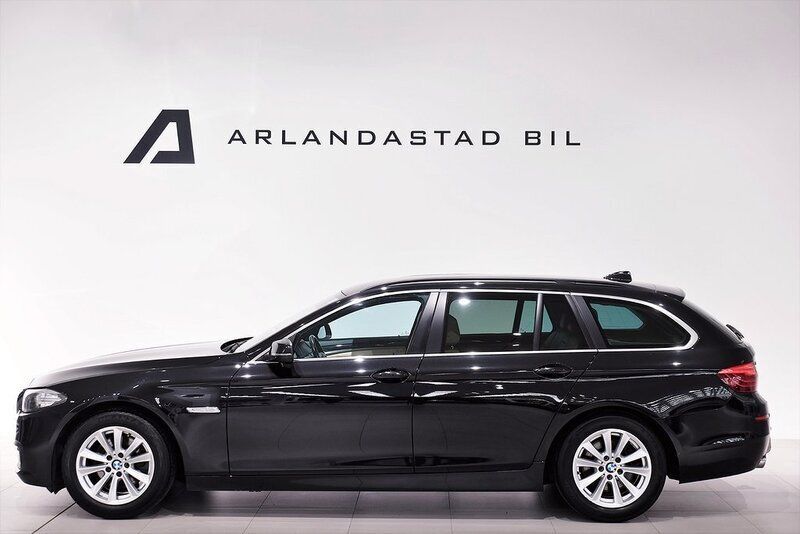 Svart Begagnad 2015 BMW 520 Kombi | 178 900 kr (Marknadspris) - Bild 1/4