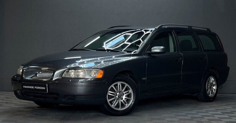 Grå Begagnad 2006 Volvo V70 Kombi | 69 900 kr (Dyr) - Bild 1/4