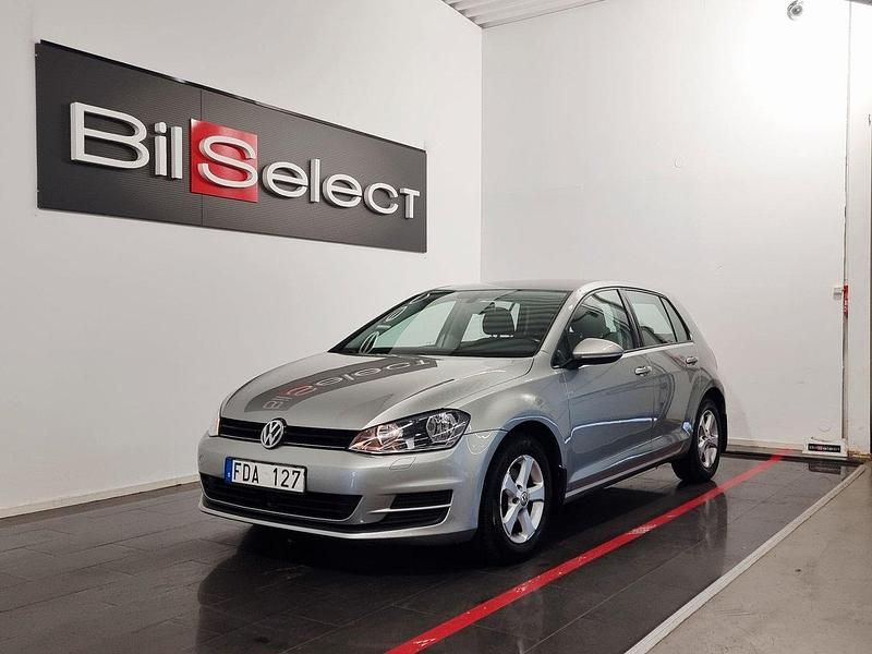 Silver Begagnad 2013 VW Golf VII Halvkombi | 89 900 kr (Marknadspris) - Bild 1/4