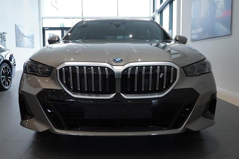 Begagnad BMW i5 Efficient Dynamics 250 kW (340 HK) 2024 Okänd Sedan