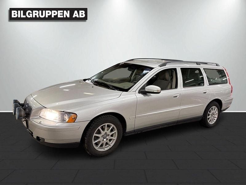 Ljusgrå (grå) Begagnad 2007 Volvo V70 Kinetic Kombi | 99 900 kr - Bild 1/4
