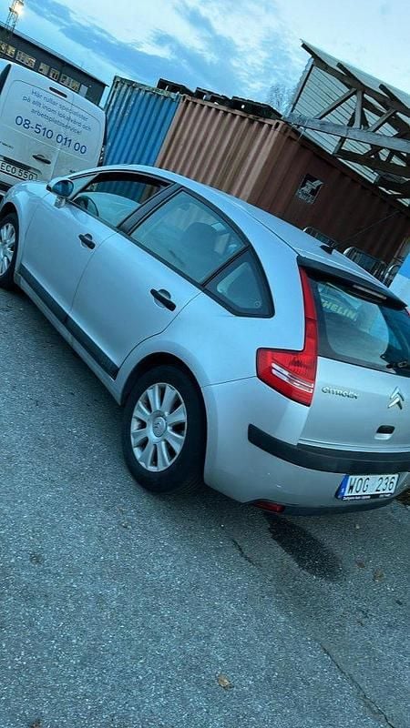 Silver Begagnad 2005 Citroën C4 Halvkombi | 33 500 kr (Lite dyr) - Bild 1/4