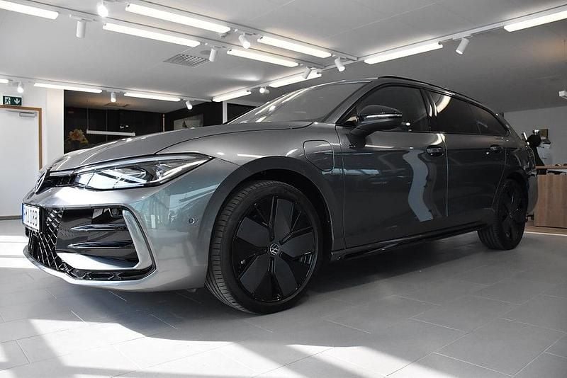 Ny VW Passat Edition 272 HK (200 kW) 2025 Mörkgrå Kombi