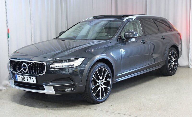 Grå Begagnad 2018 Volvo V90 CC Kombi | 299 900 kr (Marknadspris) - Bild 1/4