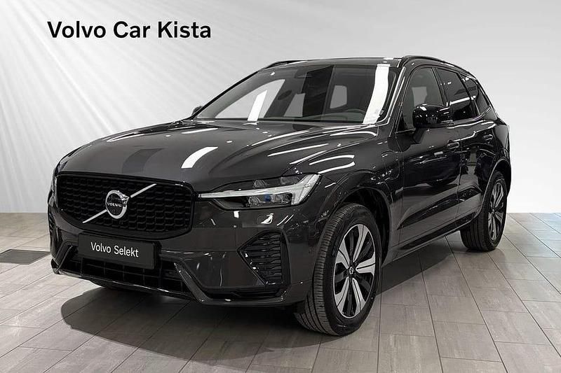 Grå Begagnad 2025 Volvo XC60 Plus SUV | 579 900 kr (Marknadspris) - Bild 1/3