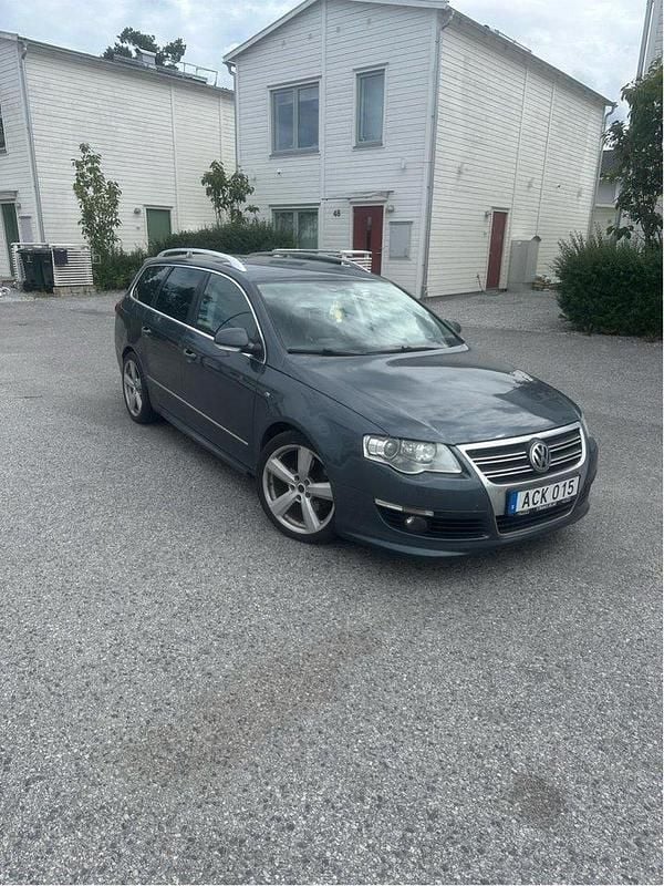 Grå Begagnad 2010 VW Passat Sportline Kombi | 18 000 kr (Superpris) - Bild 1/4