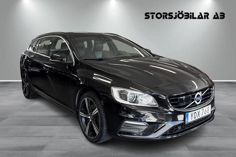 Svart Begagnad 2016 Volvo V60 R-Design Kombi | 159 000 kr (Lite dyr) - Bild 1/4
