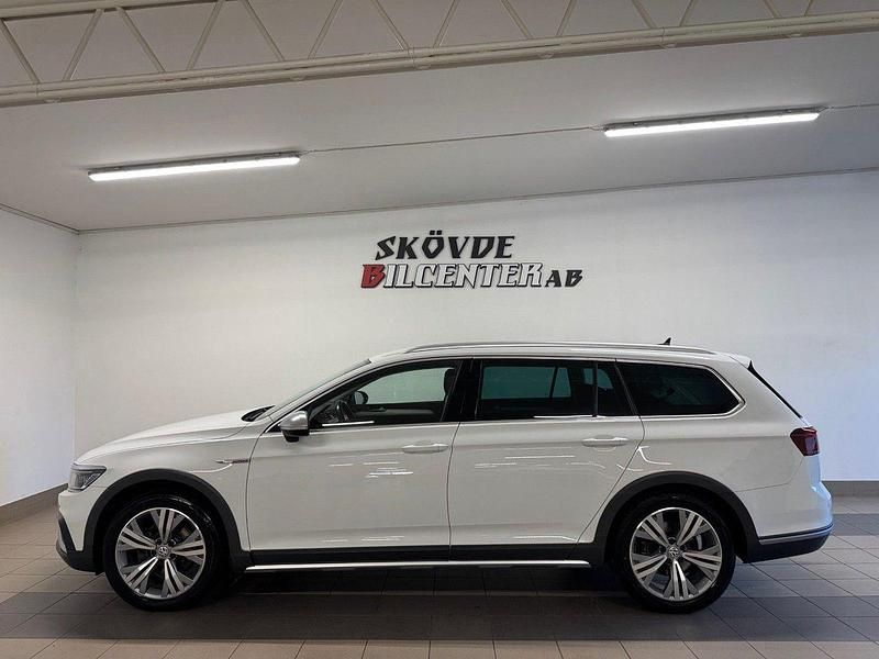 Vit Begagnad 2019 VW Passat Alltrack Kombi | 279 500 kr (Marknadspris) - Bild 1/4