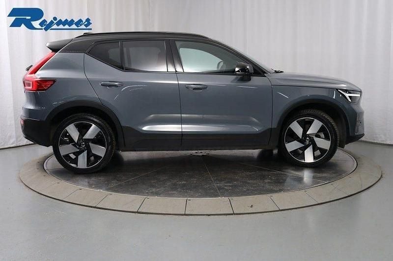 Begagnad Volvo XC40 Core 185 kW (252 HK) 2023 Grå SUV