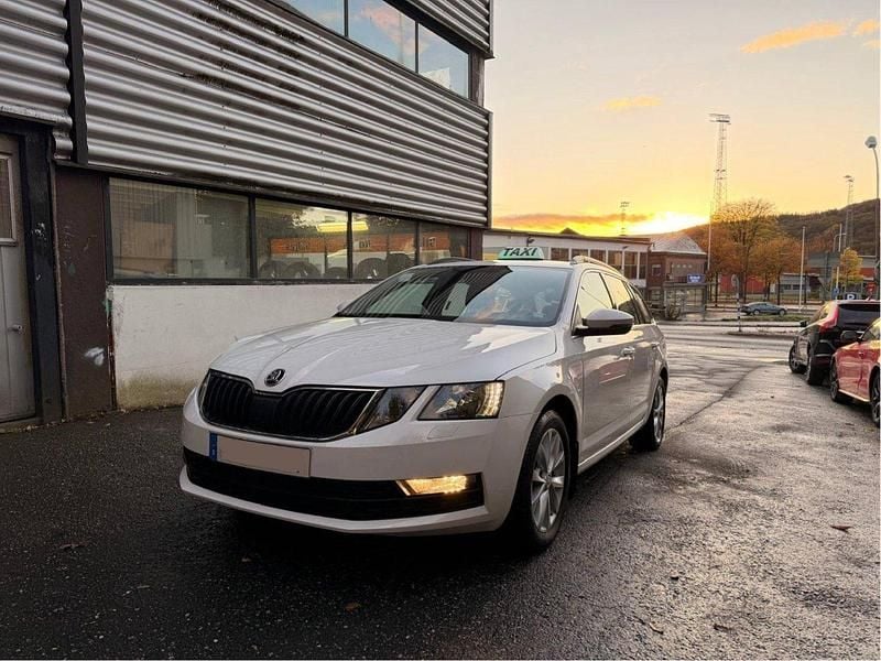 Begagnad 2019 Skoda Octavia Kombi | 134 900 kr - Bild 1/4