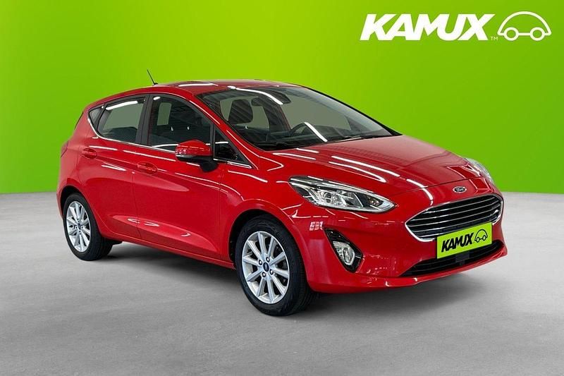 Röd Begagnad 2020 Ford Fiesta Titanium Halvkombi | 134 700 kr (Marknadspris) - Bild 1/3