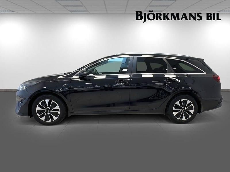 Begagnad Kia Ceed 105 HK (77 kW) 2022 Svart Halvkombi