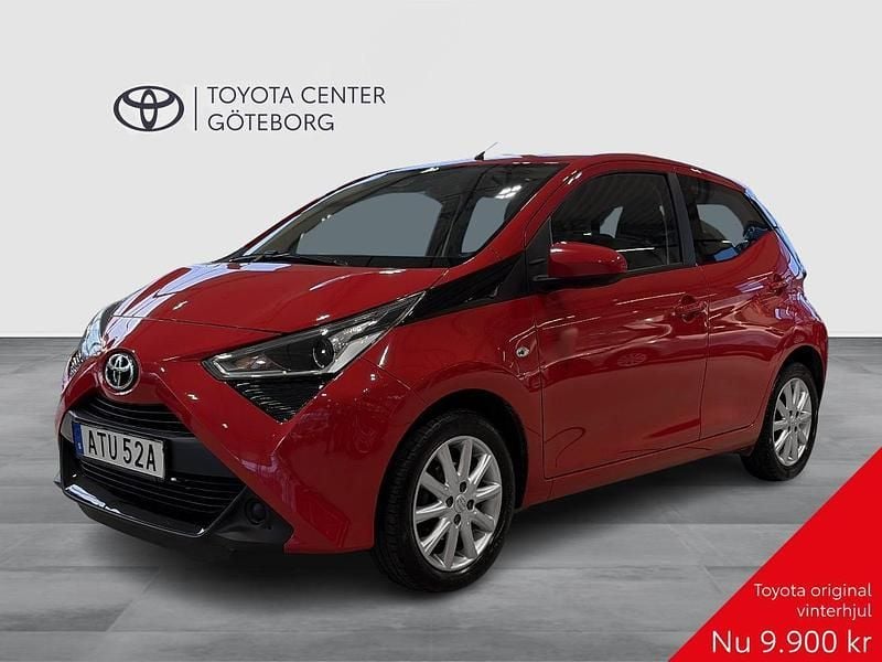 Röd Begagnad 2020 Toyota Aygo X-play Halvkombi | 99 900 kr (Marknadspris) - Bild 1/3