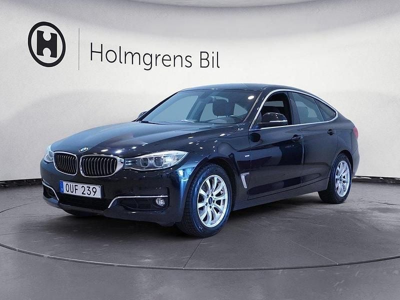 Svart Begagnad 2015 BMW 320 Gran Turismo Luxury Line Sedan | 189 900 kr (Bra pris) - Bild 1/4