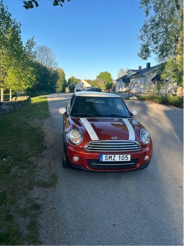 Orange Begagnad 2012 Mini Cooper D Halvkombi | 46 000 kr (Marknadspris) - Bild 1/4