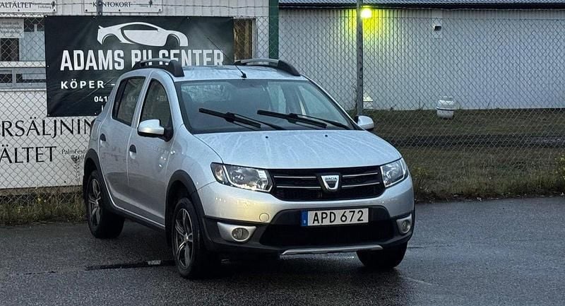 Silver Begagnad 2014 Dacia Sandero Stepway Kombi | 57 600 kr (Marknadspris) - Bild 1/4