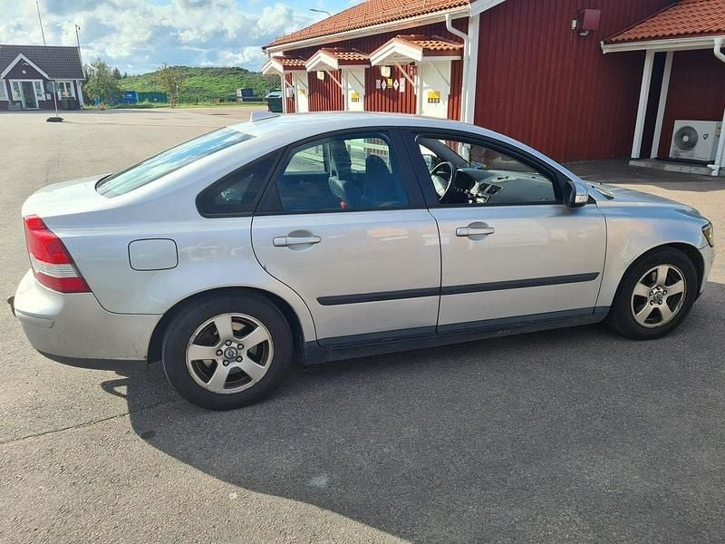 Grå Begagnad 2007 Volvo S40 Kinetic Sedan | 5 000 kr (Superpris) - Bild 1/1