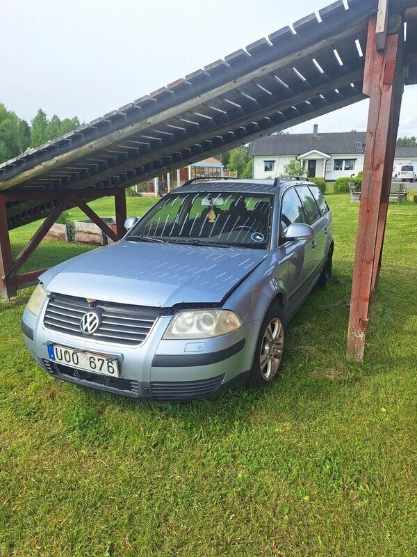 Blå Begagnad 2004 VW Passat Trendline Kombi | 5 000 kr - Bild 1/2