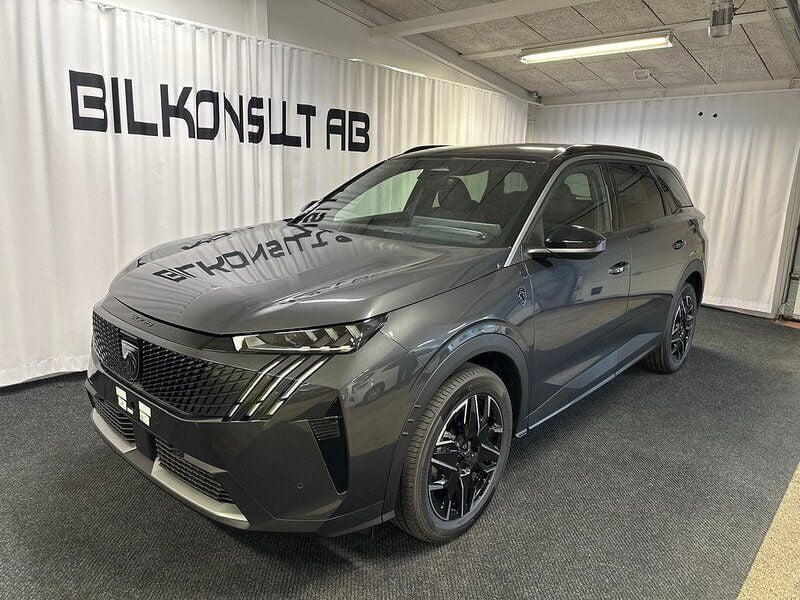 Grå Ny 2025 Peugeot 5008 GT Minibuss | 449 800 kr (Marknadspris) - Bild 1/4