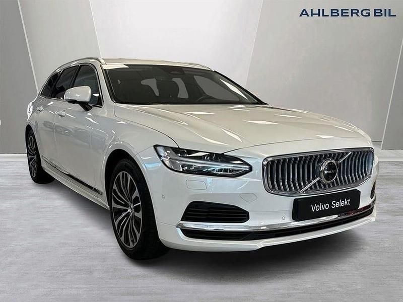 Vit Begagnad 2025 Volvo V90 Core Kombi | 484 500 kr - Bild 1/3