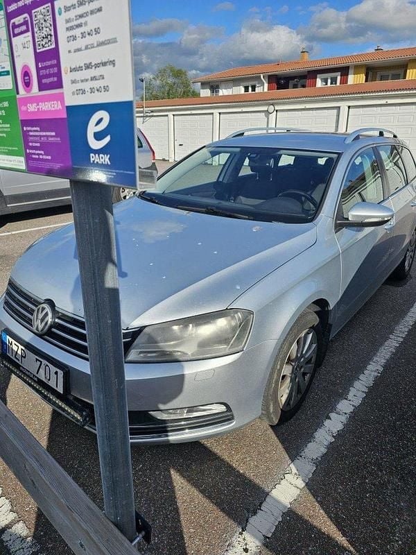 Silver Begagnad 2013 VW Passat Kombi | 39 000 kr (Superpris) - Bild 1/3